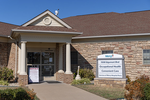 PER_ConvenientCare_1508_EdgemontBlvd_Perryville_MO_Exterior_26