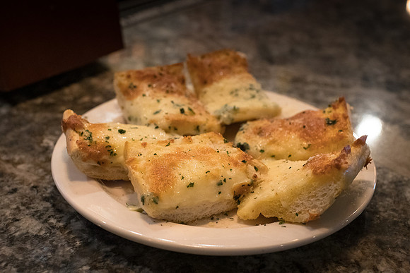 Antipasti_CheeseGarlicBread_01