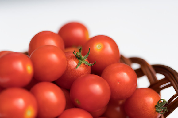 Tomato_HuskyCherryRed_0033