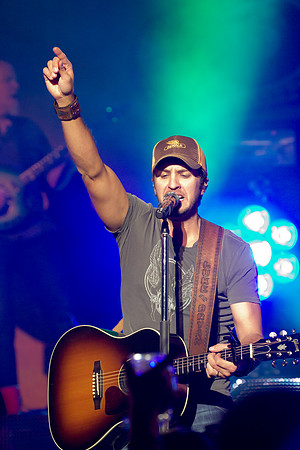 DKLukeBryan081