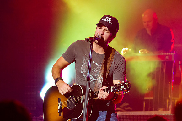 DKLukeBryan052